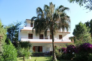 Exterior - semidetached beach villa in front of eolian island near Milazzo: Tindari (furnari)