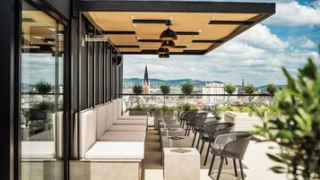 Bar auf der Dachterrasse