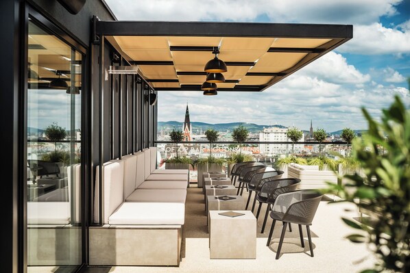 Bar auf der Dachterrasse