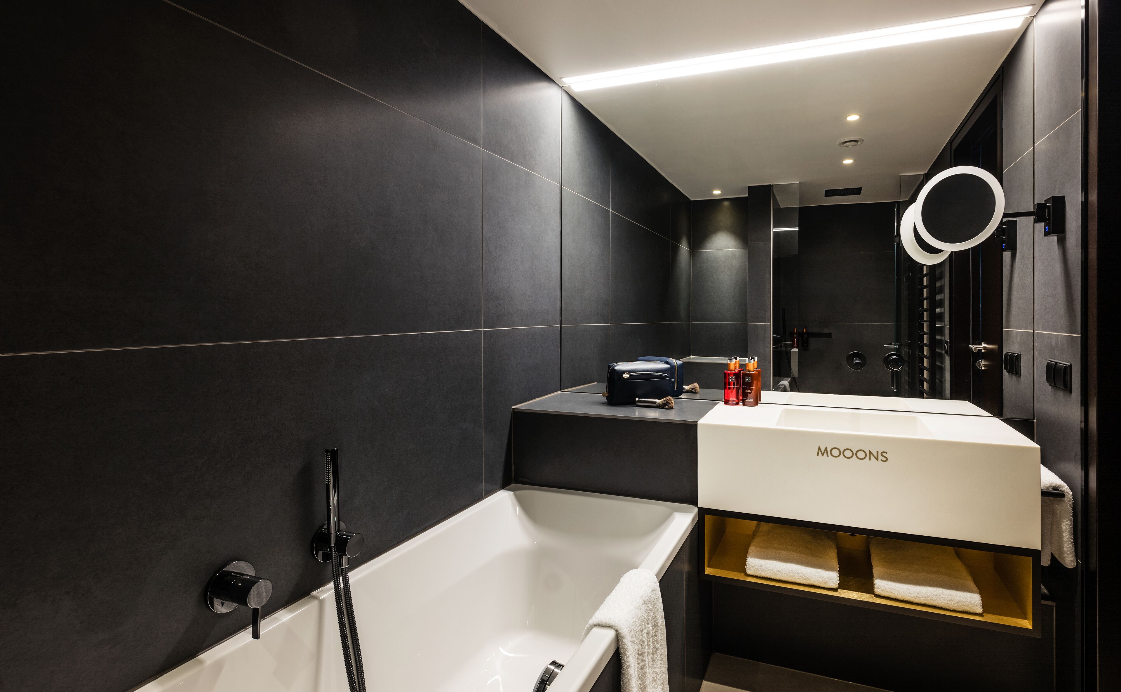deluxe room | bathroom | free toiletries, hair dryer, heated floors, towels
