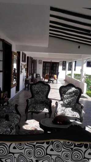 Terrace/patio - Hotel Guacana - La tierra de nuestros ancestros. (La Vega)