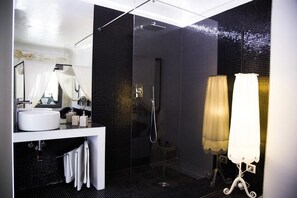 Superior Double Room | Bathroom - Community Rooms & Wine (Favara)