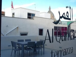 Interior detail - Community Rooms & Wine (Favara)