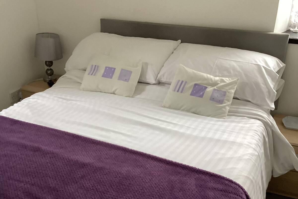 标准双人房 | 高档床上用品、遮光窗帘、熨斗/熨板、免费 WiFi