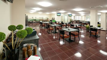 Ókeypis morgunverðarhlaðborð daglega