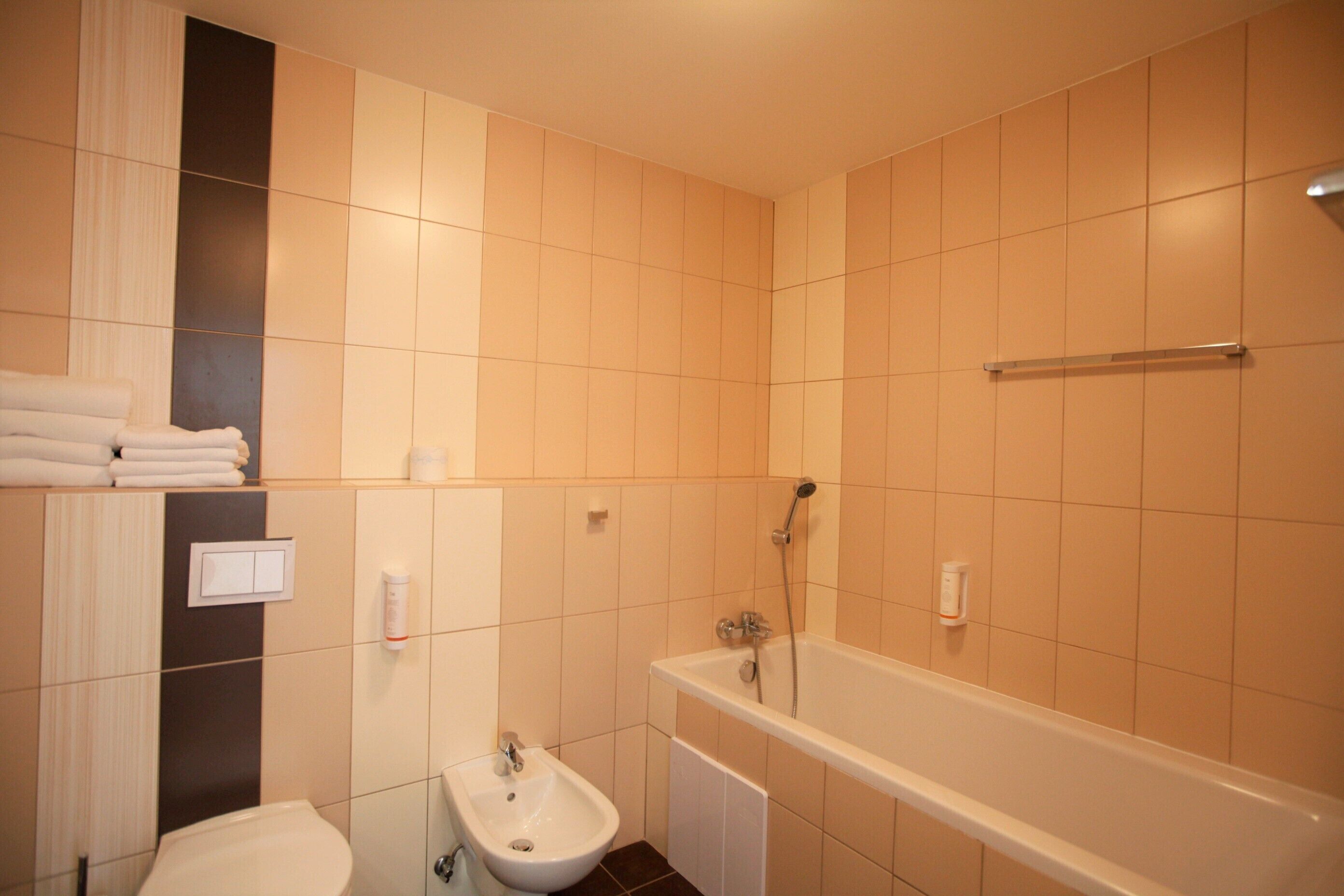 quadruple room | deep-soaking bathtub