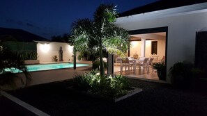 Outdoor pool - Luxury villa for 8 people with swimming pool and jacuzzi, not overlooked and in a quiet location (SAINTE ANNE)