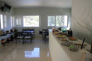 Daily buffet breakfast (EUR 7.5 per person) - Lefkas Petra (Lefkada)
