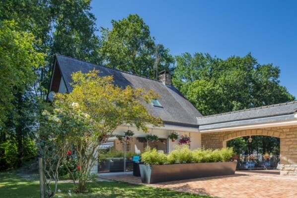 Chambre Double, salle de bains attenante (Saphir) | Jardin