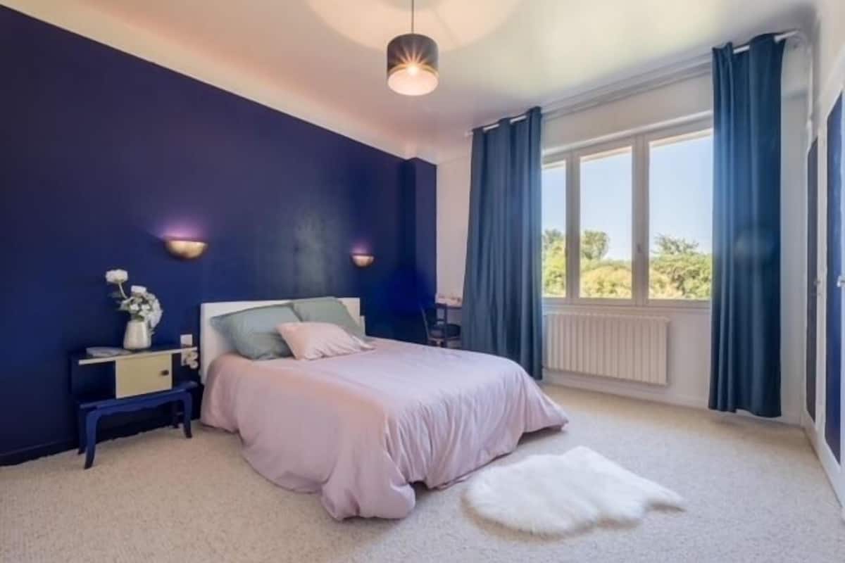 Double Room, Ensuite (Saphir) | 1 bedroom, memory foam beds, blackout drapes, free rollaway beds