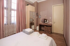 Apartamento, 1 habitación | 1 dormitorio, sistema de insonorización, tabla de planchar con plancha