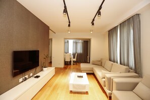 Apartment, 2 Bedrooms | Living room