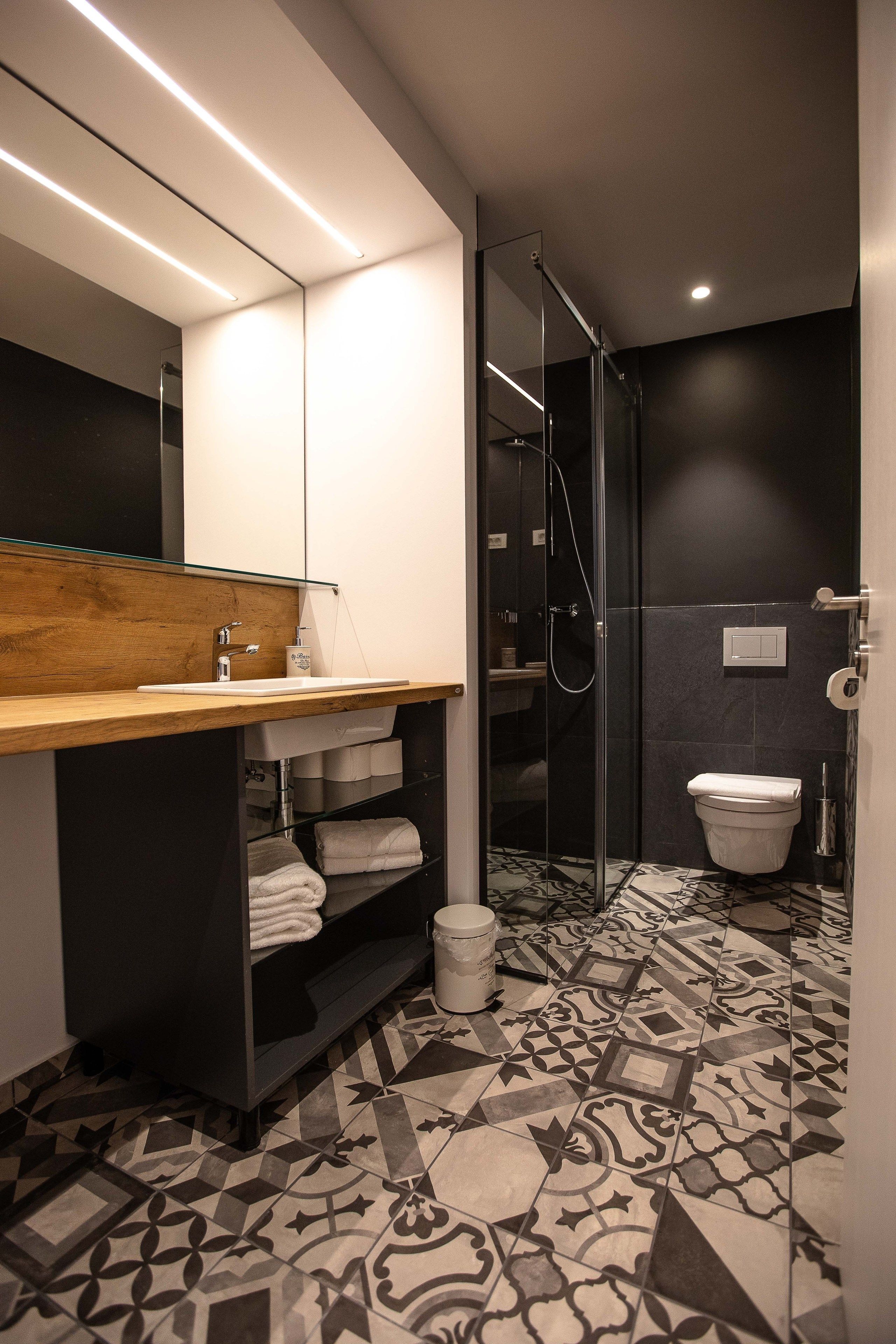 Design Apartment, Terrace (1) | Bathroom | Hair dryer, towels, soap, toilet paper