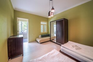 3 bedrooms, iron/ironing board, free WiFi, bed sheets - City Heart Apartment (Tbilisi)