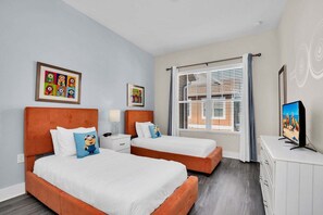 5 bedrooms, iron/ironing board, WiFi, bed sheets