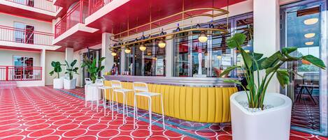 Bar en bord de piscine