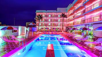 Facciata della struttura - sera/notte