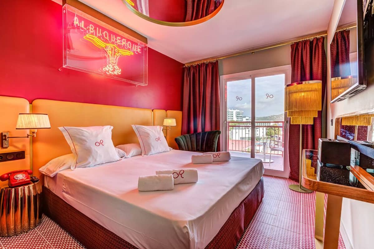 Double Room | 1 bedroom, minibar, in-room safe, desk