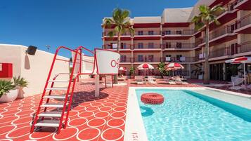 Outdoor pool, sun loungers