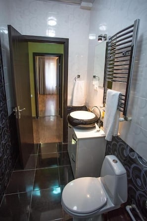 Apartment, Balcony | Bathroom