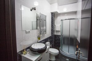 Apartment, Balcony | Bathroom | Shower, hair dryer, slippers, towels - Apartment Le Soleil (Tbilisi)