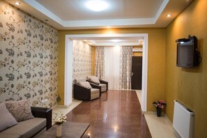 Apartment, Balcony | 2 bedrooms, soundproofing, iron/ironing board, bed sheets - Apartment Le Soleil (Tbilisi)