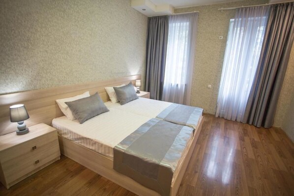 Apartment, Balcony | 2 bedrooms, soundproofing, iron/ironing board, bed sheets - Apartment Le Soleil (Tbilisi)