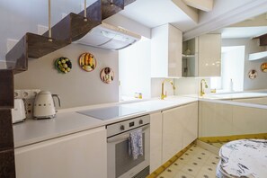 Fridge, microwave, oven, stovetop