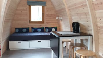 Cabane, salle de bains commune | Restauration dans la chambre