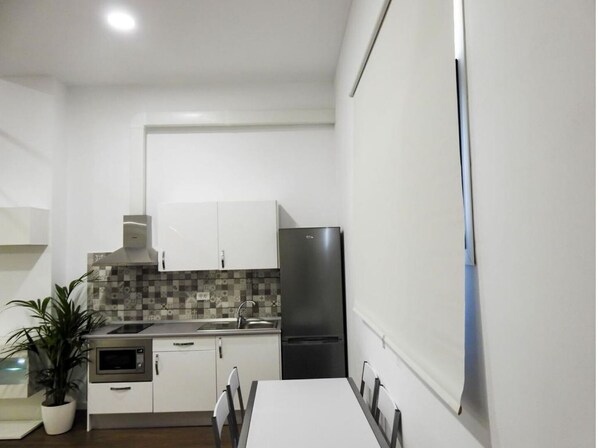 Kühlschrank, Mikrowelle, Toaster