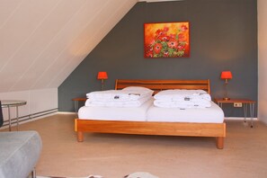 2 slaapkamers, een bureau, een strijkplank/strijkijzer, wifi