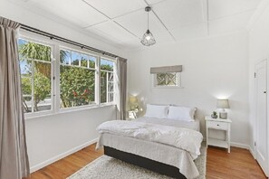 3 bedrooms, iron/ironing board, free WiFi, bed sheets