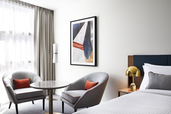 Junior Suite 1 King Bed City View Premium Bedding Down Duvets 