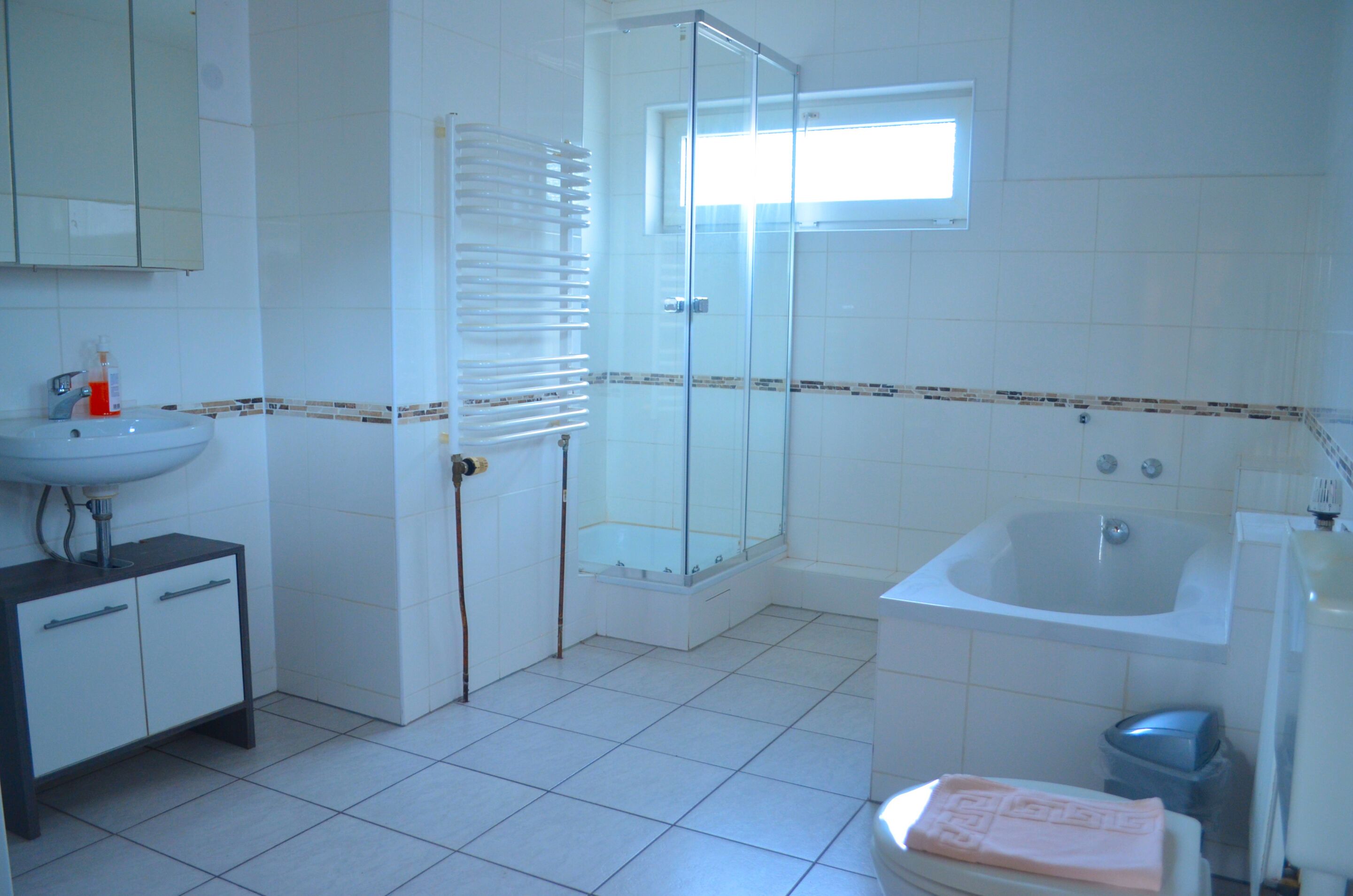 Classic-Dreibettzimmer, eigenes Bad | Badezimmer