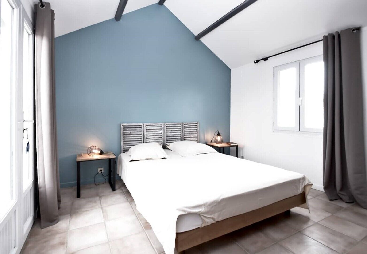 4 slaapkamers, een strijkplank/strijkijzer, reisbedje, gratis wifi