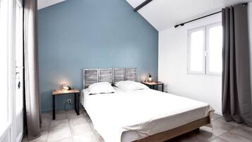 4 habitaciones, tabla de planchar con plancha y cuna de viaje