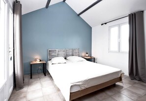 4 soverom, strykejern/-brett, reiseseng for barn og wi-fi (inkludert)