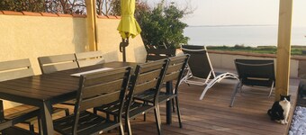 FOURAS villa facing the sea, for 2 to 8 travelers