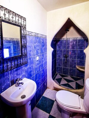 Shower, towels, soap, toilet paper - Dar  El Bakkali (Chefchaouen)