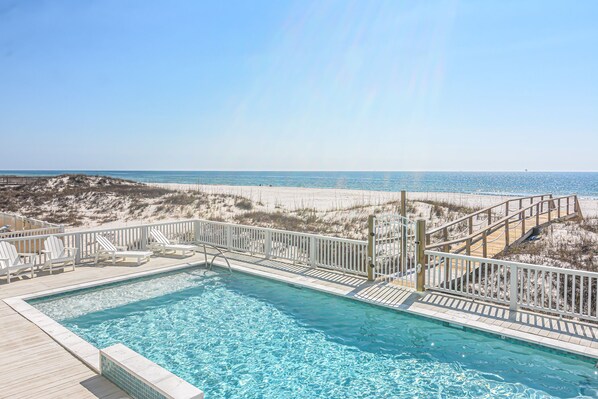 Pool - Two Carats West. Newly remodeled 7 bedroom Gulf front duplex with shared pool. (Gulf Shores)