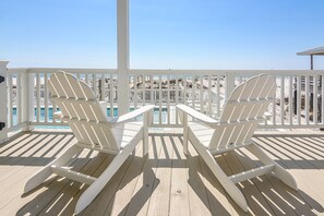 Property grounds - Two Carats West. Newly remodeled 7 bedroom Gulf front duplex with shared pool. (Gulf Shores)