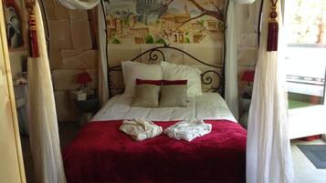 Minibar, soundproofing, free WiFi, bed sheets