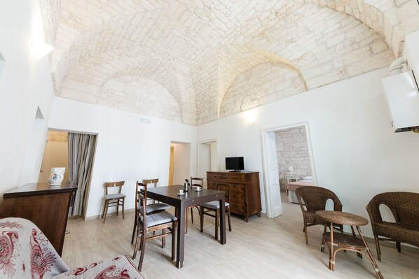 Huoneisto, 3 makuuhuonetta | Oleskelualue | Taulutelevisio