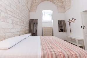 Apartment, 3 Bedrooms | 3 bedrooms, bed sheets - A casa di Francesca (Ostuni)