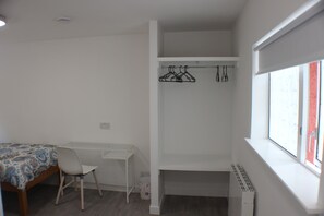 Twin Room, Ensuite - Krishna Eco Farm (Lanark)