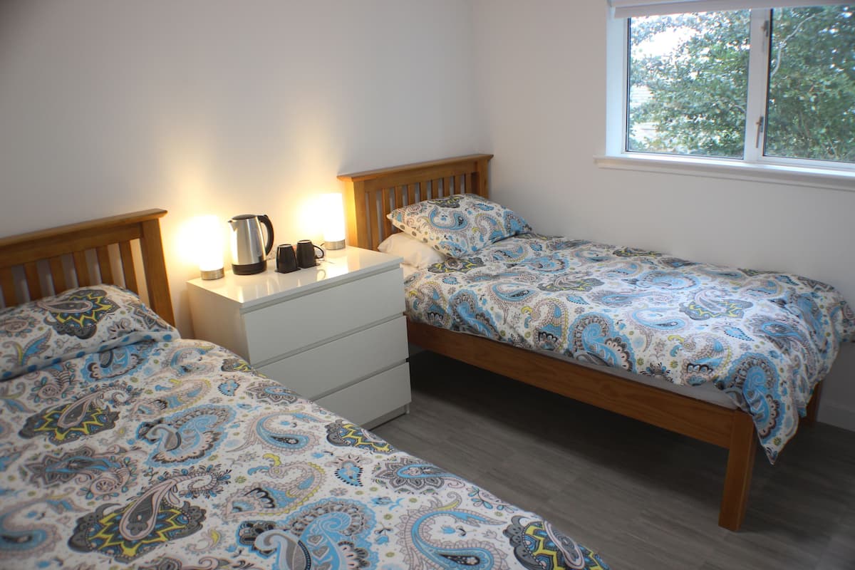 Quarto duplo, suíte (Small En-suite Twin Room) | Roupa de cama