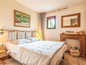 2 habitaciones, tabla de planchar con plancha y cuna de viaje 