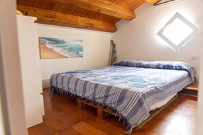 3 Schlafzimmer, Schreibtisch, schallisolierte Zimmer