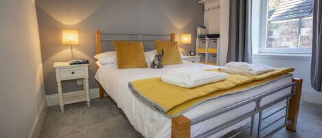 Individually decorated, iron/ironing board, free WiFi, bed sheets