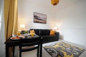 Apartment, 1 Bedroom | Living area